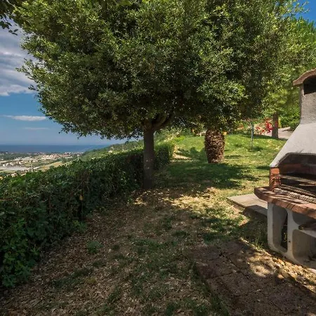Sleeps 8 Pool Wifi Vakantiehuis