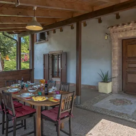 Sleeps 8 Pool Wifi Vakantiehuis